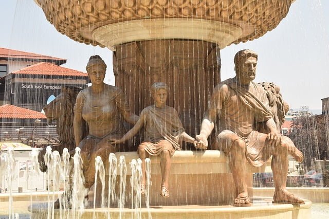 statue 2540966 640 1